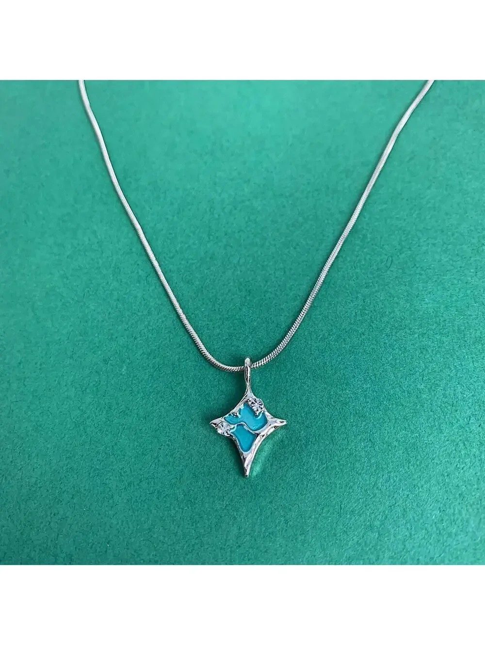 Cyber y2k 2000s style Futuristic Star pendant turquoise silver necklace. 2 neckl